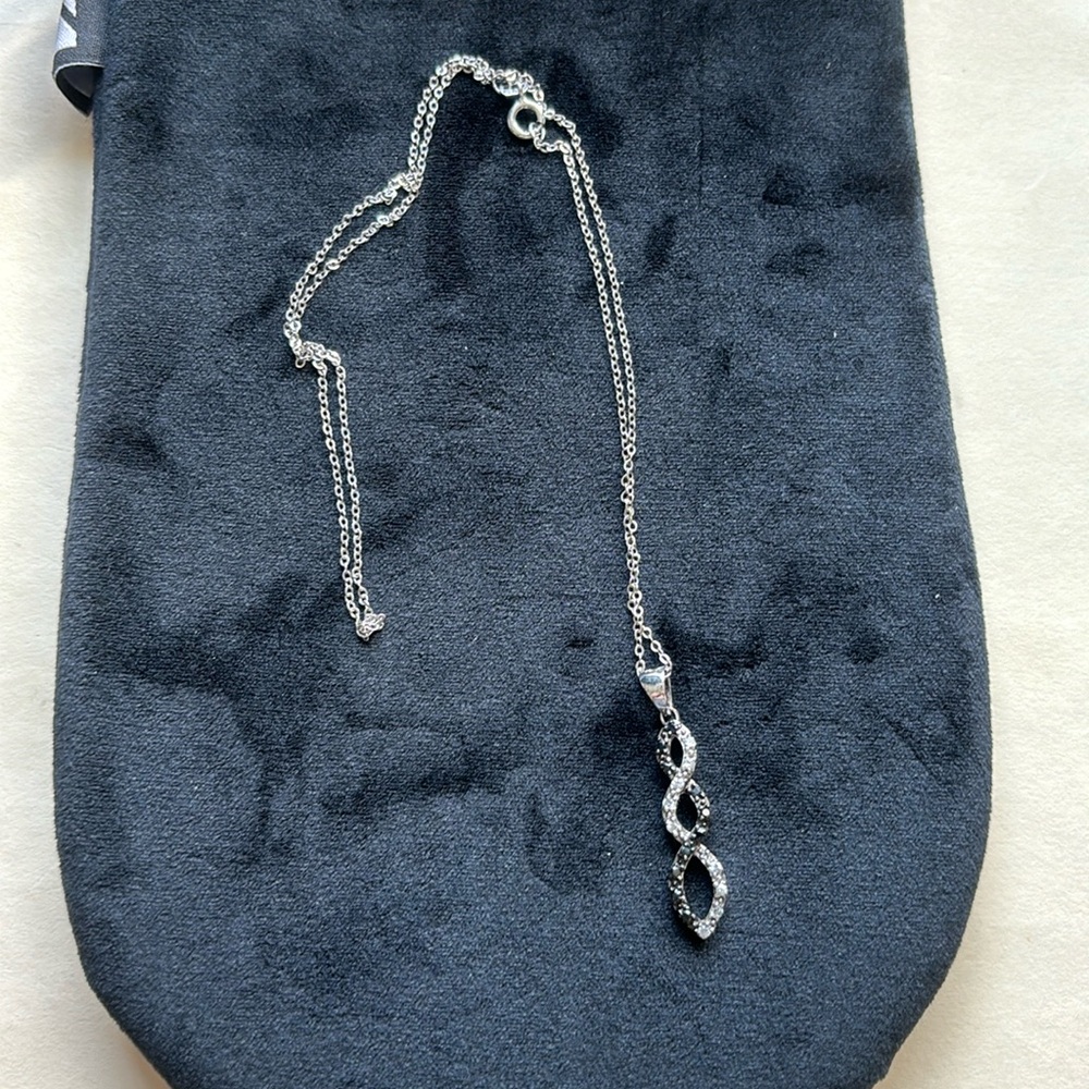Vintage sterling silver 925 necklace with black and clear crystals